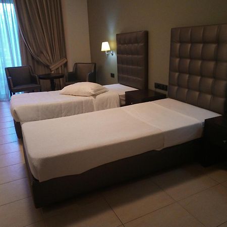 Amalias Hotel Kourouta Exteriör bild