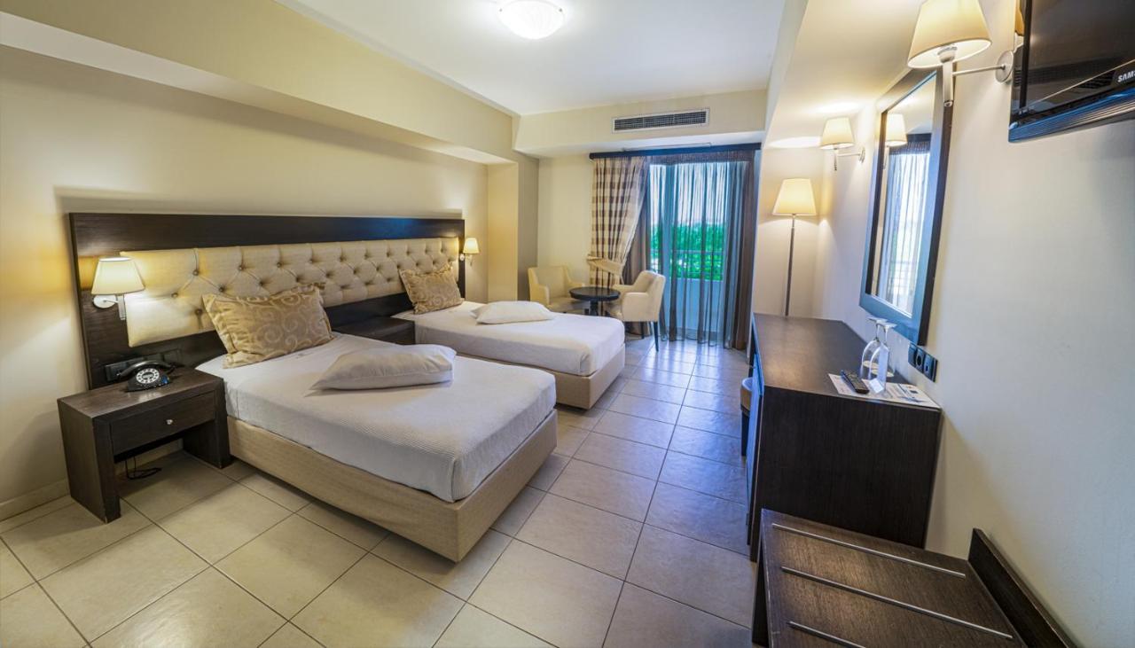 Amalias Hotel Kourouta Exteriör bild